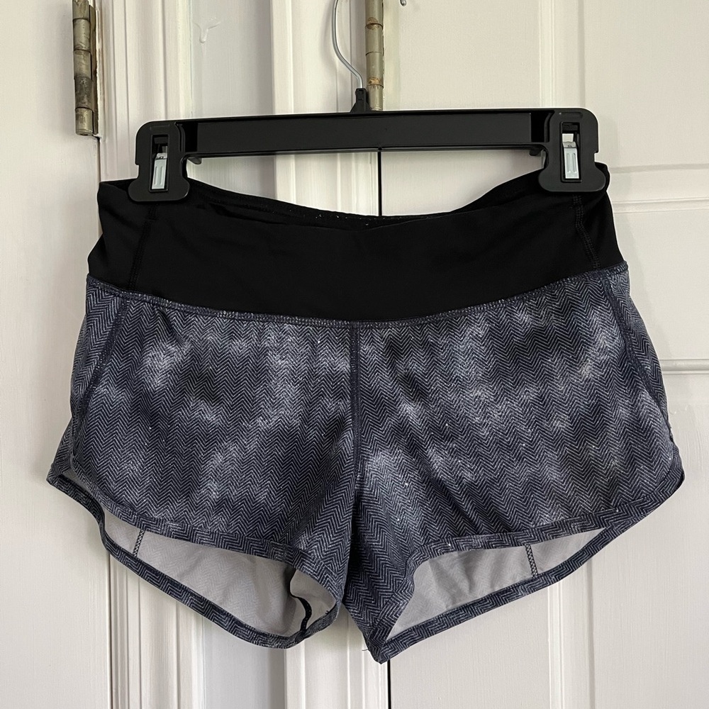 Lululemon 2.5” Speed Up Shorts, size 2